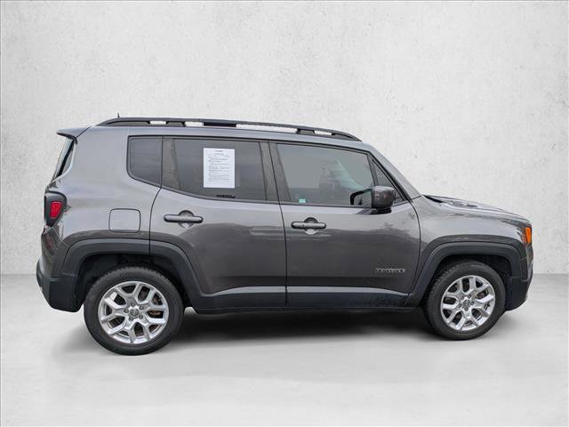 Used 2017 Jeep Renegade Latitude image 4