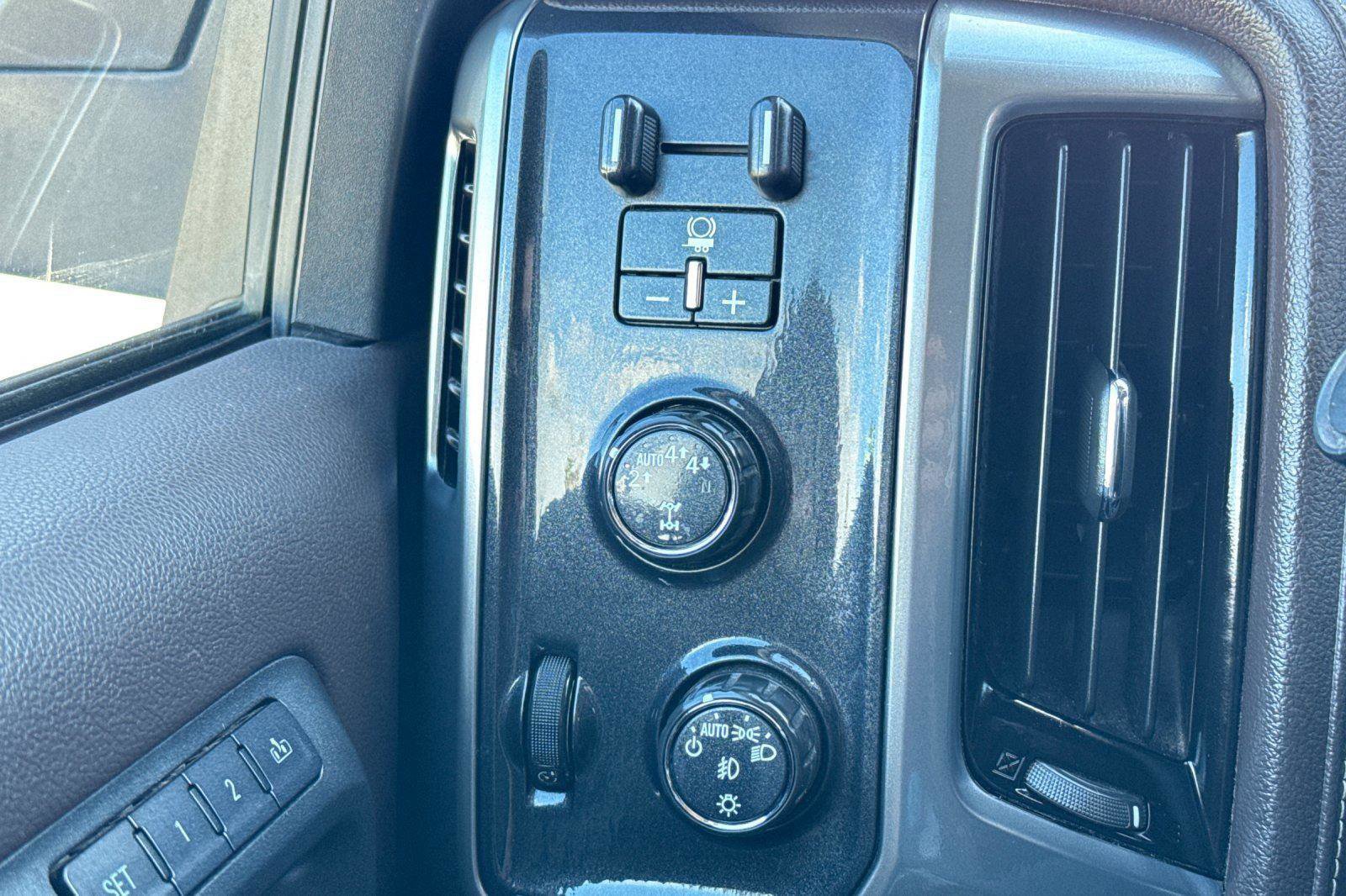 Used 2017 Chevrolet Silverado 1500 LTZ Z71 w/ LTZ Plus Package image 29