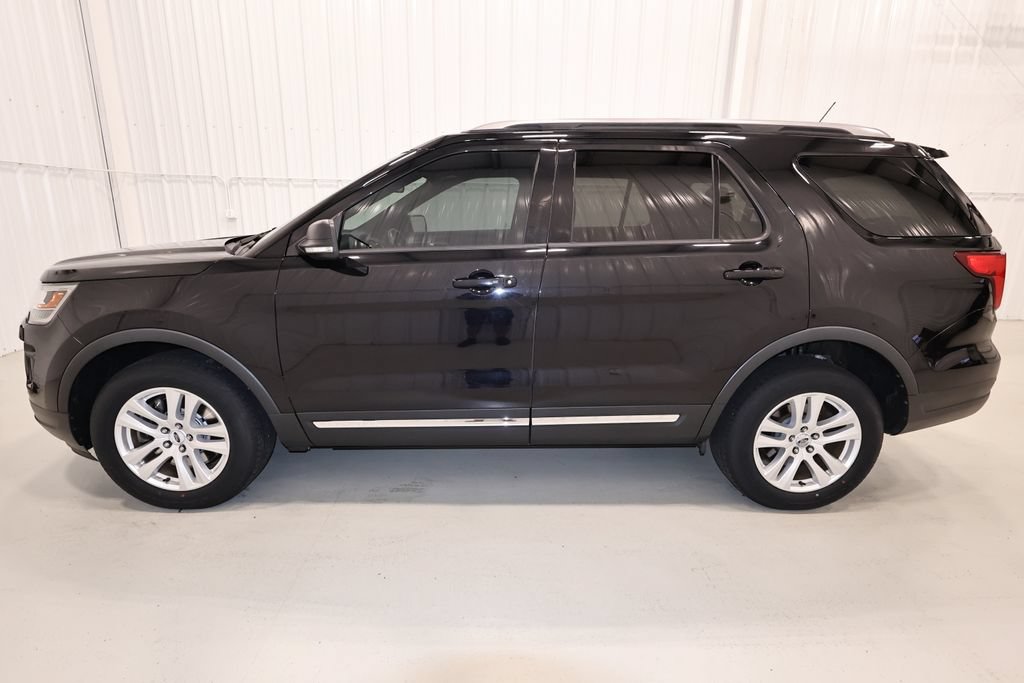 Certified 2019 Ford Explorer XLT w/ Equipment Group 201A AWD/4WD image 7