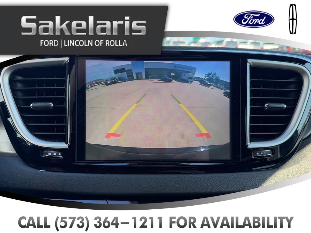 Used 2025 Chrysler Pacifica Select FWD image 24
