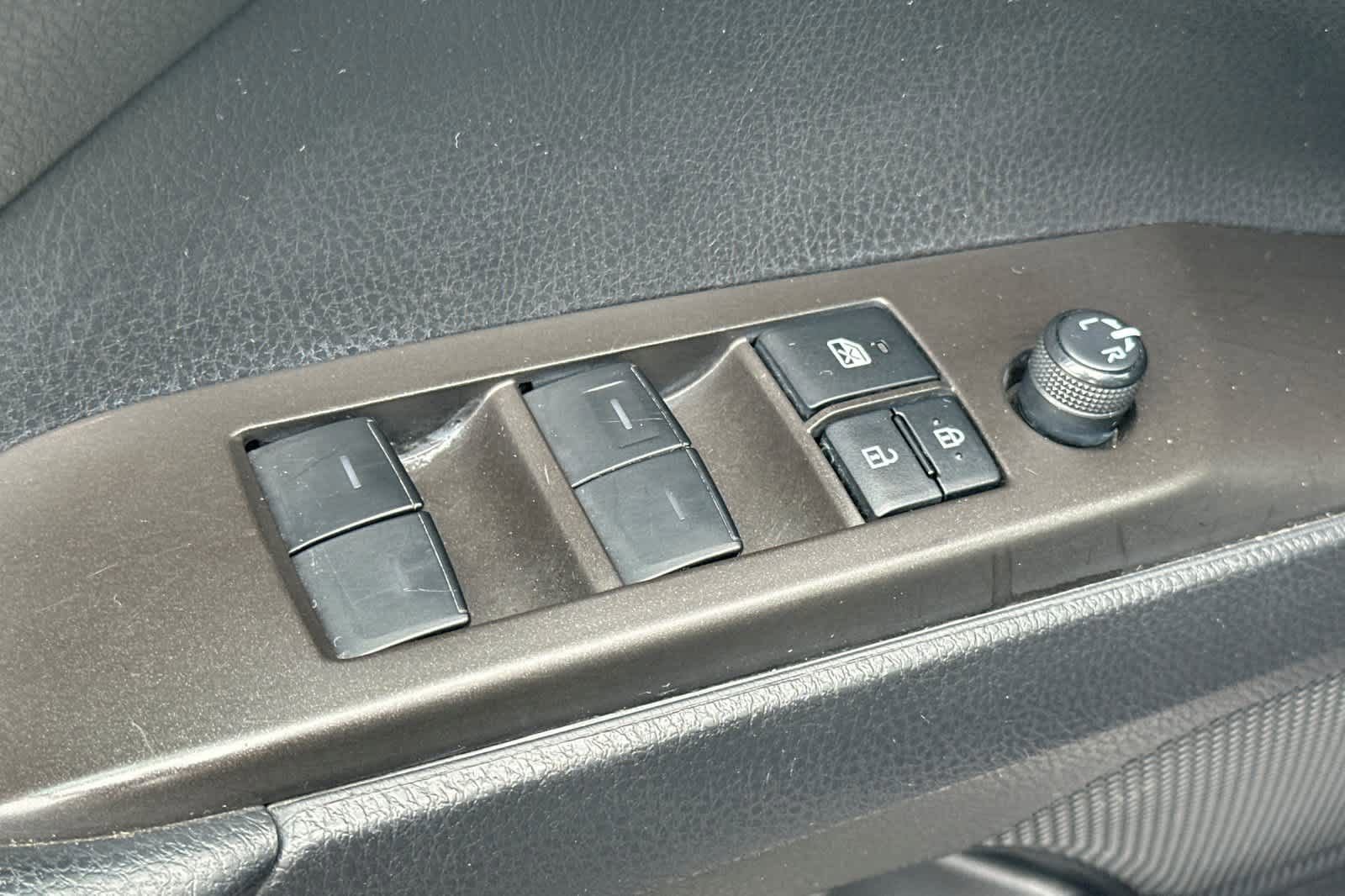 Used 2023 Toyota Camry SE image 14