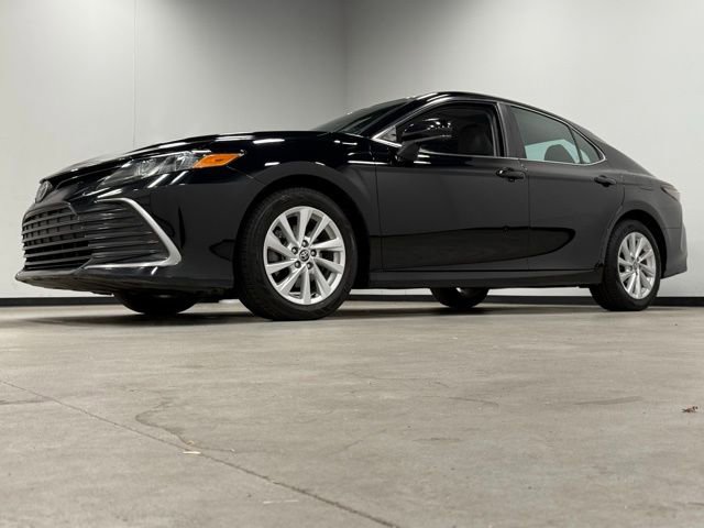 Used 2022 Toyota Camry LE w/ Carpet Mat Package (TMS) image 5