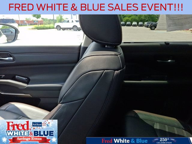Used 2024 Nissan Pathfinder Platinum w/ Cargo Package AWD/4WD image 17