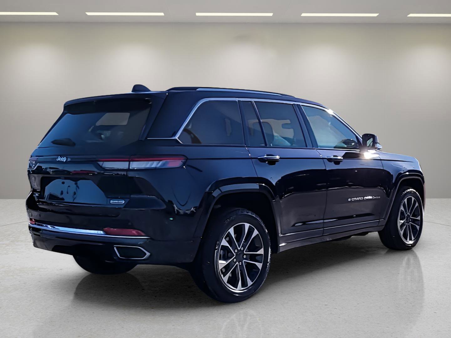 Used 2022 Jeep Grand Cherokee Overland w/ Advanced Protech Group III image 8