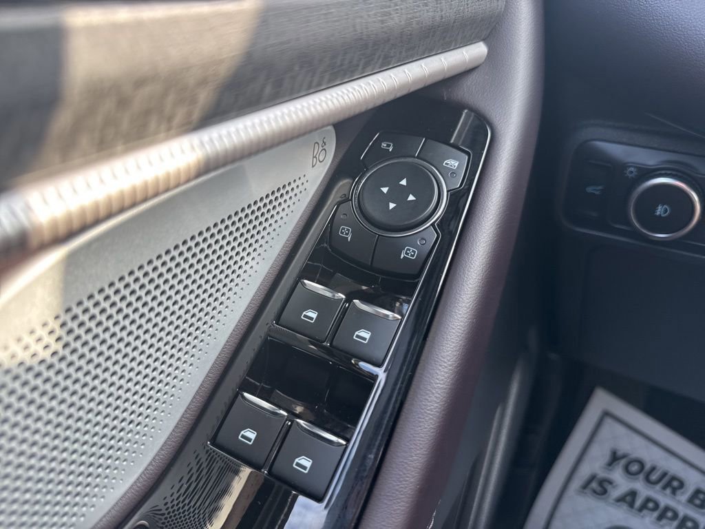 Certified 2025 Ford Explorer Platinum w/ LUX Leather Package image 18