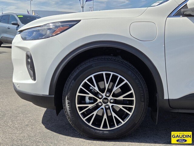 Certified 2025 Ford Escape SE w/ PHEV Premium Package FWD image 10