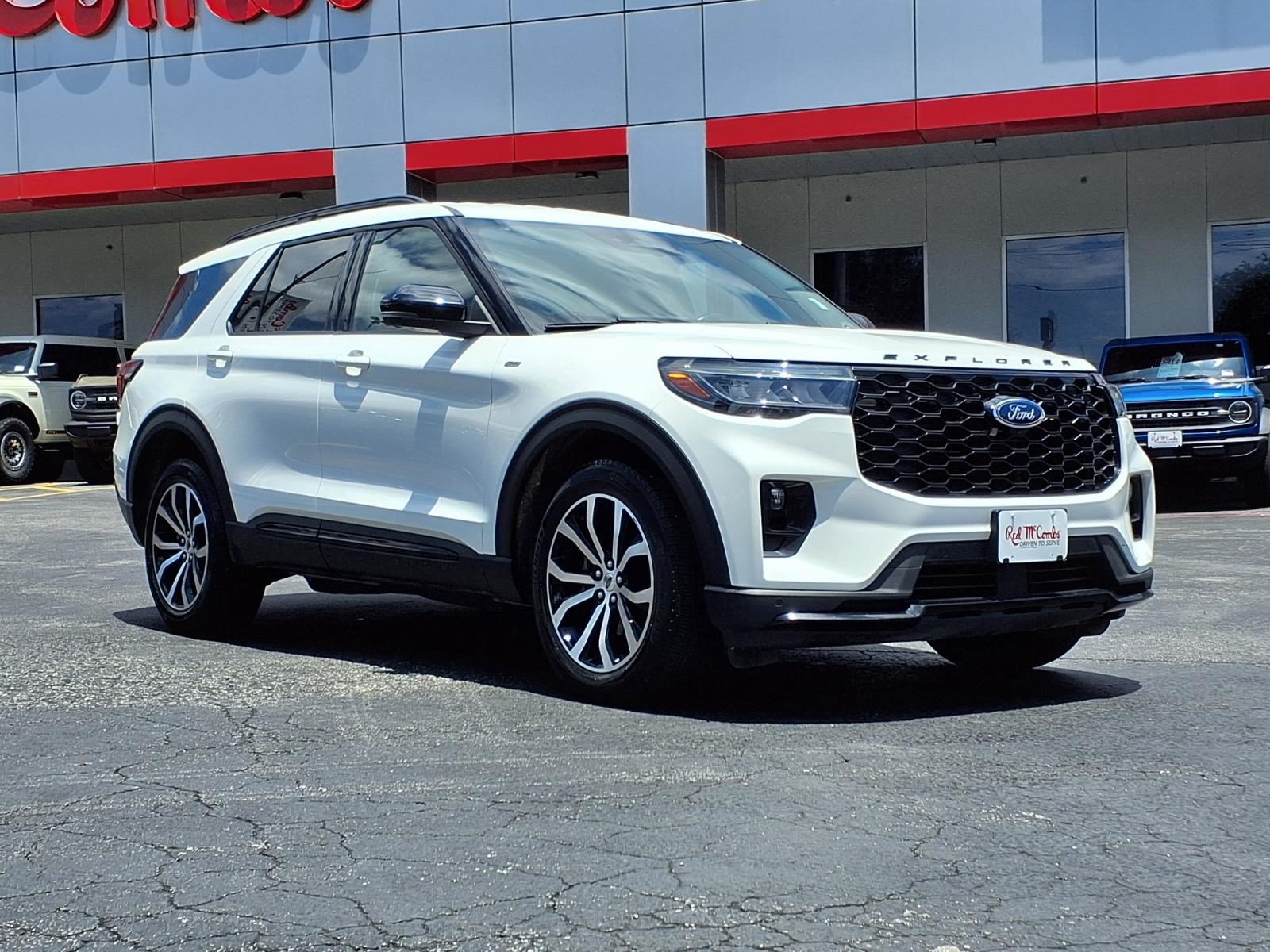 Certified 2025 Ford Explorer ST-Line AWD/4WD image 4