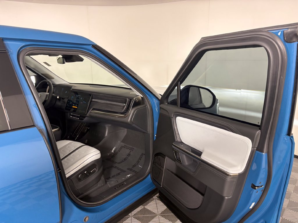 Used 2023 Rivian R1T Adventure Dual AWD/4WD image 33