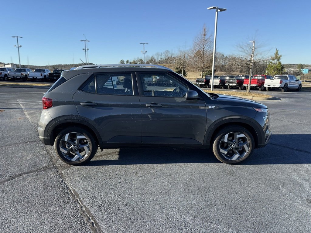 Used 2025 Hyundai Venue SEL image 6