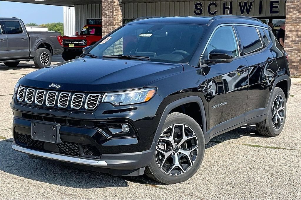 Used 2025 Jeep Compass Limited AWD/4WD image 2