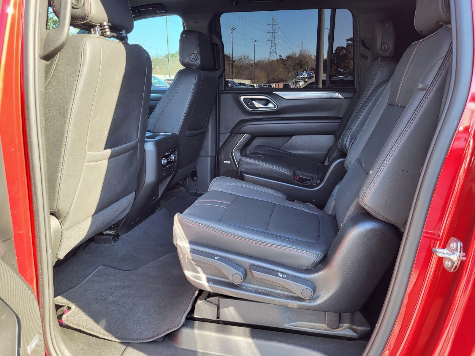 Used 2024 Chevrolet Suburban RST w/ Luxury Package image 17