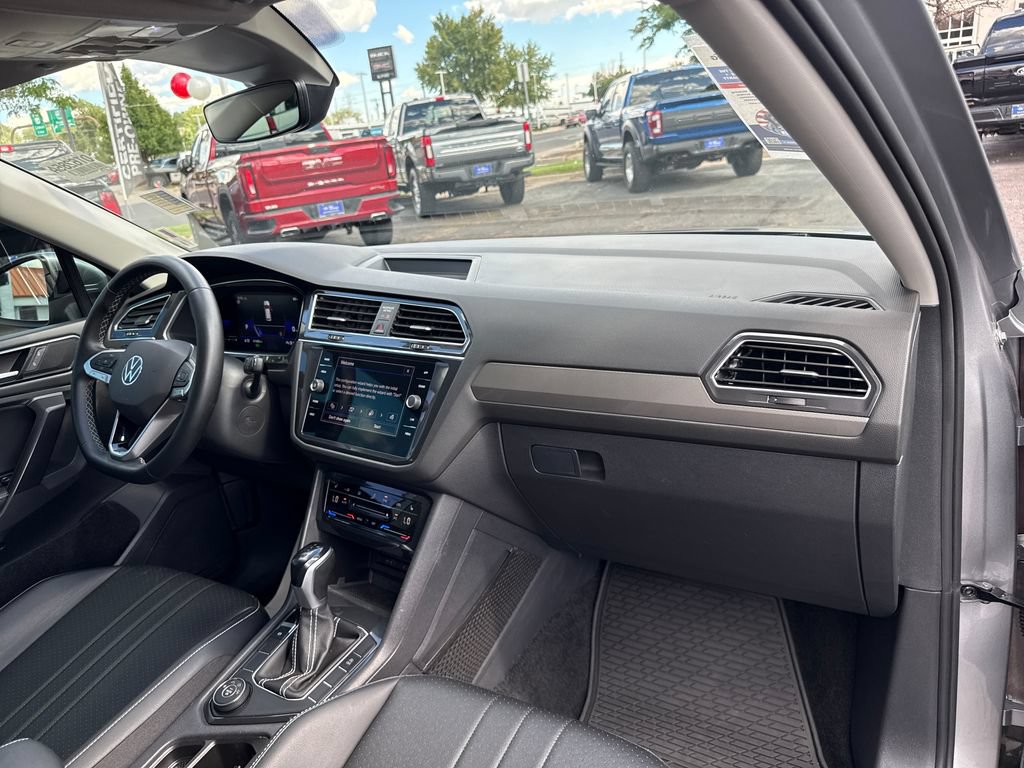 Used 2023 Volkswagen Tiguan SE AWD/4WD image 31