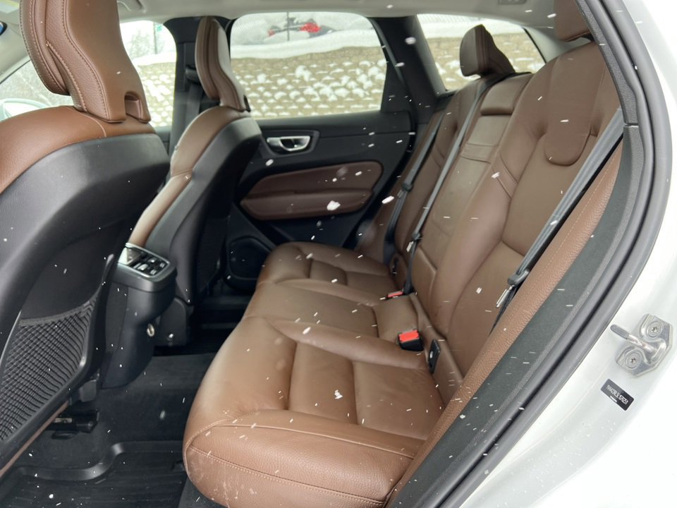 Used 2020 Volvo XC60 T6 Inscription w/ Protection Package Premier image 11