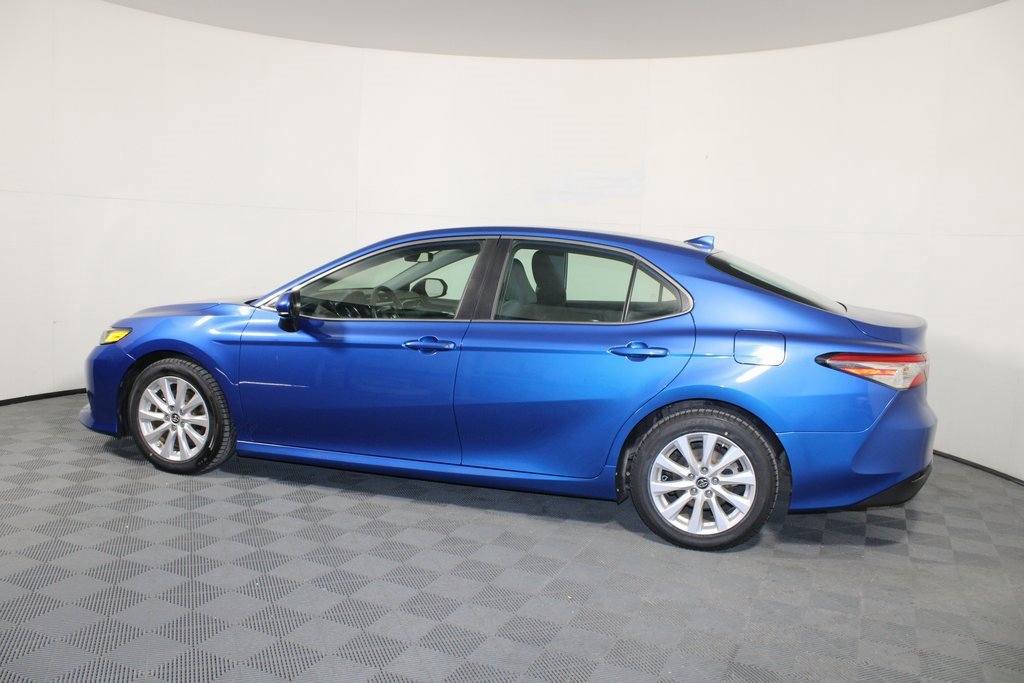 Used 2019 Toyota Camry LE image 2