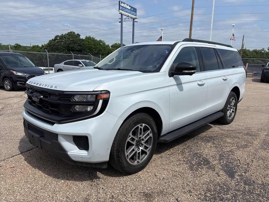 Certified 2025 Ford Expedition Max Active AWD/4WD image 3