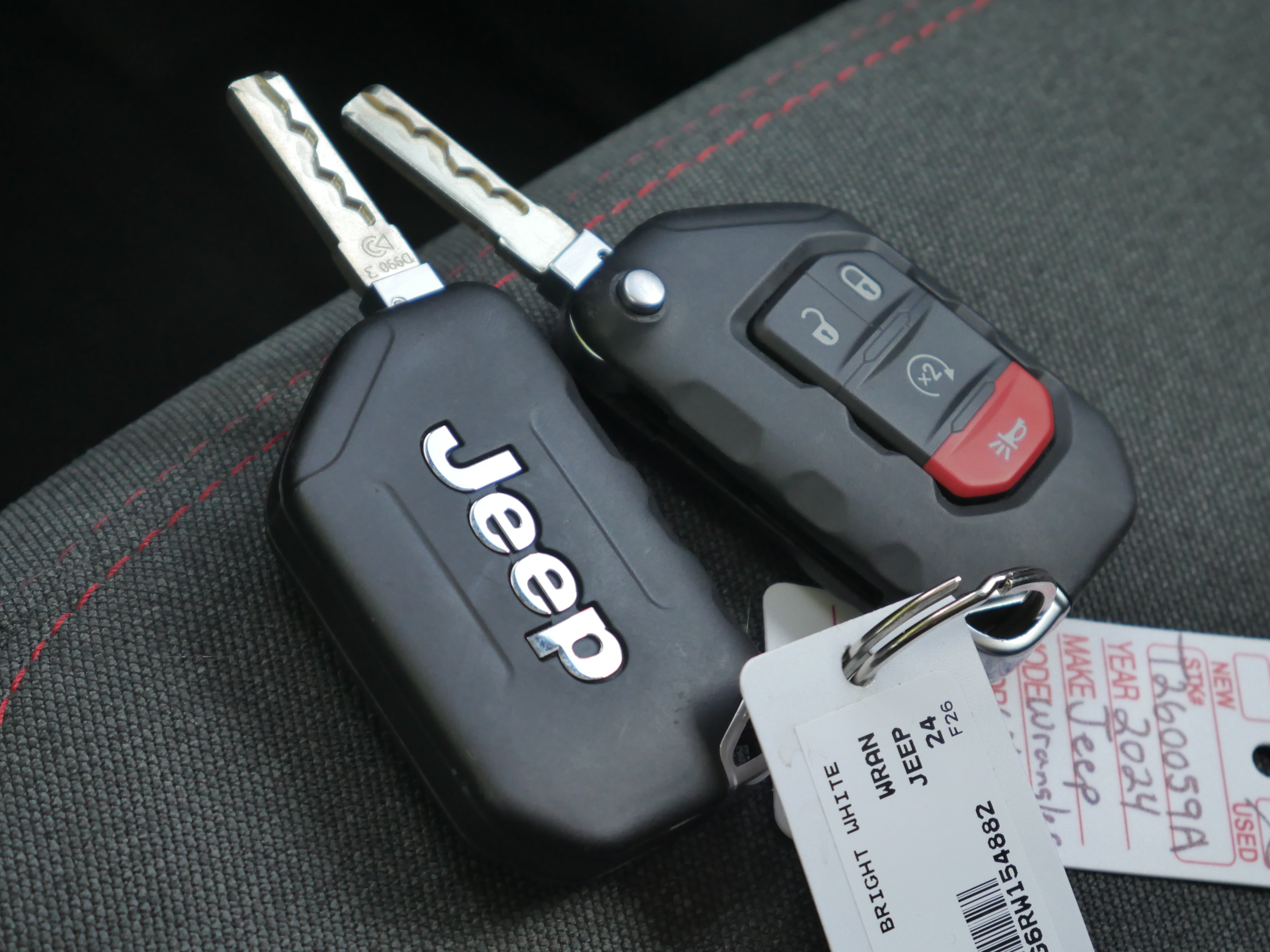 Used 2024 Jeep Wrangler Rubicon w/ Technology Group AWD/4WD image 34