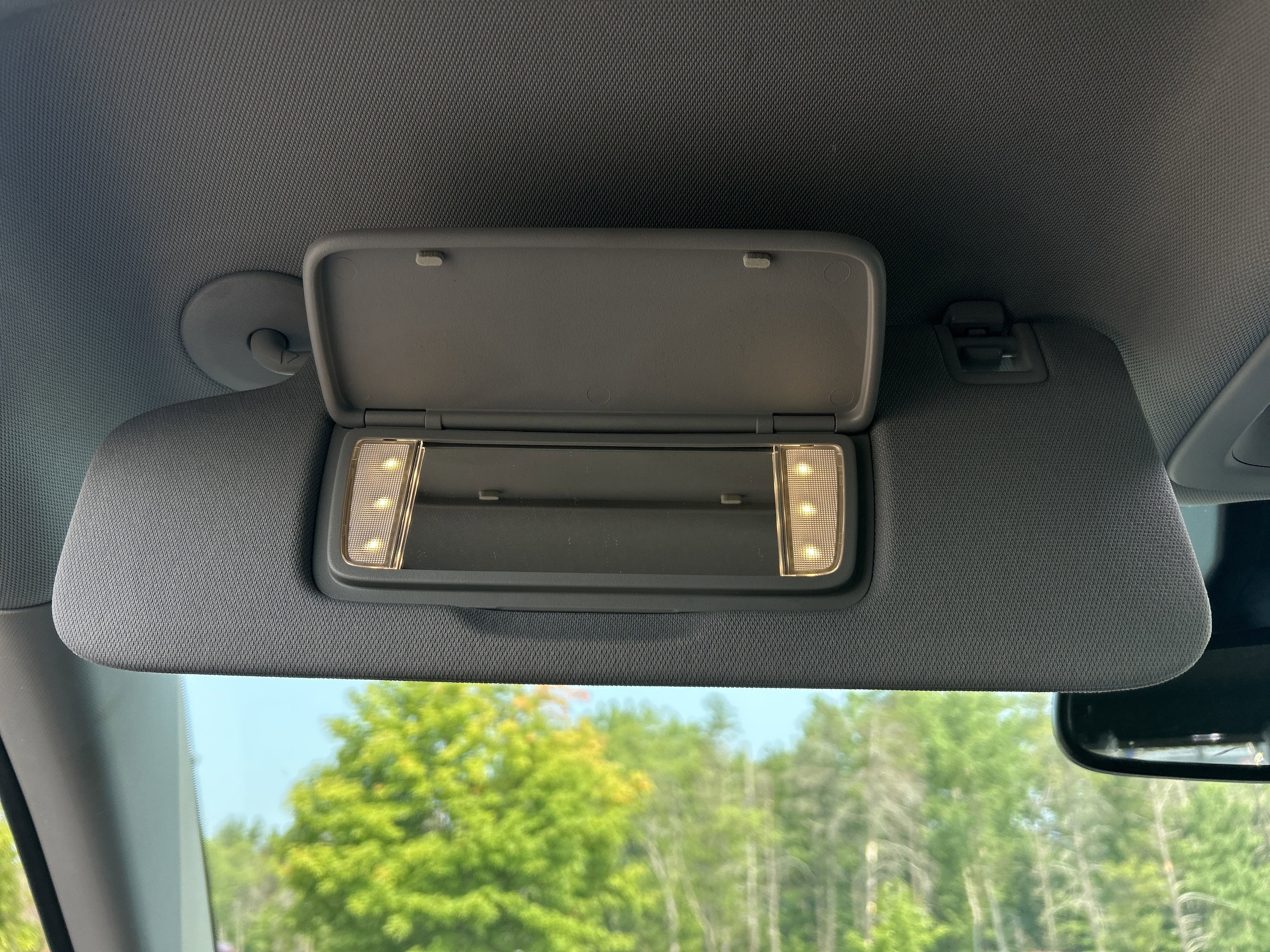 Used 2020 Chevrolet Equinox LT w/ Midnight Edition image 29