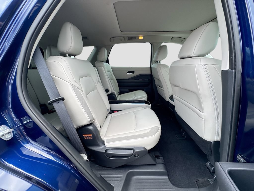 Used 2023 Nissan Pathfinder SL w/ SL Premium Package AWD/4WD image 34