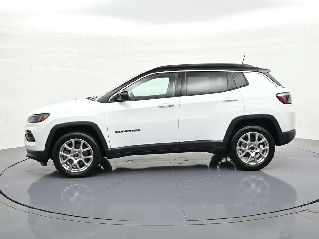 Used 2025 Jeep Compass Limited AWD/4WD image 8