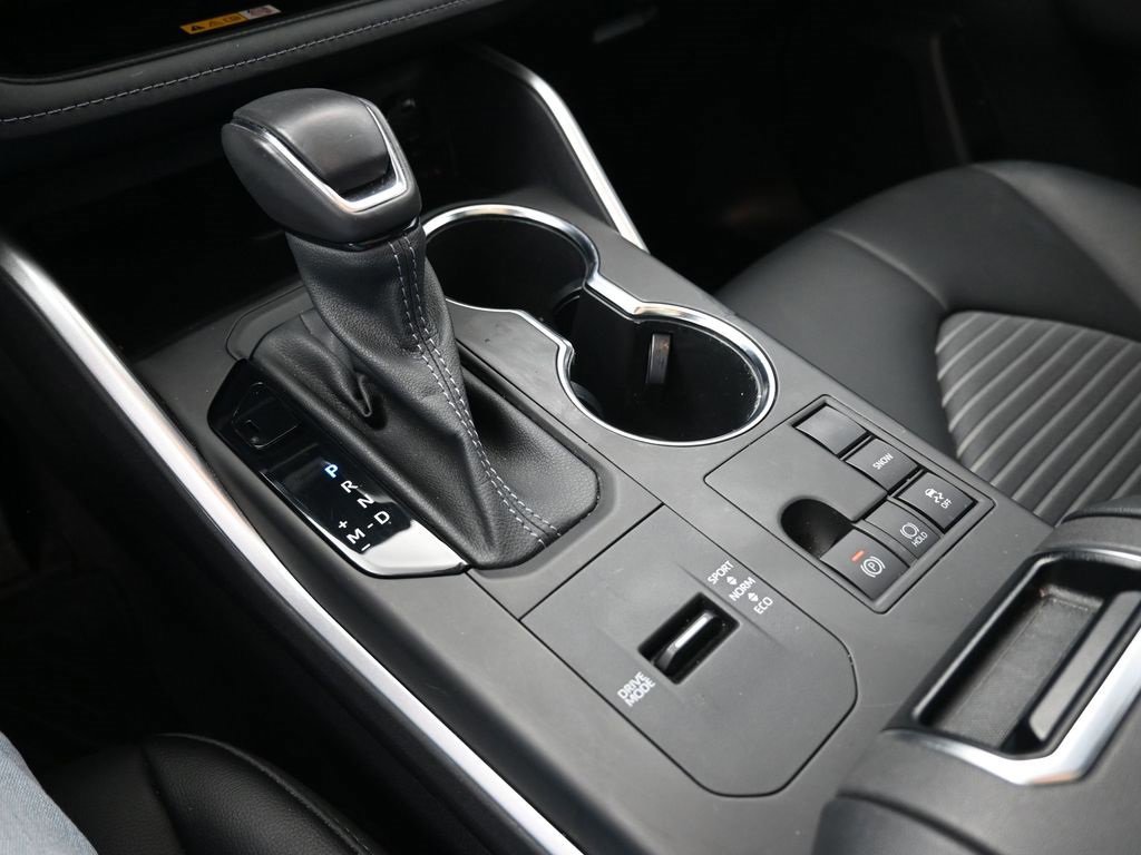 Used 2023 Toyota Highlander L image 32