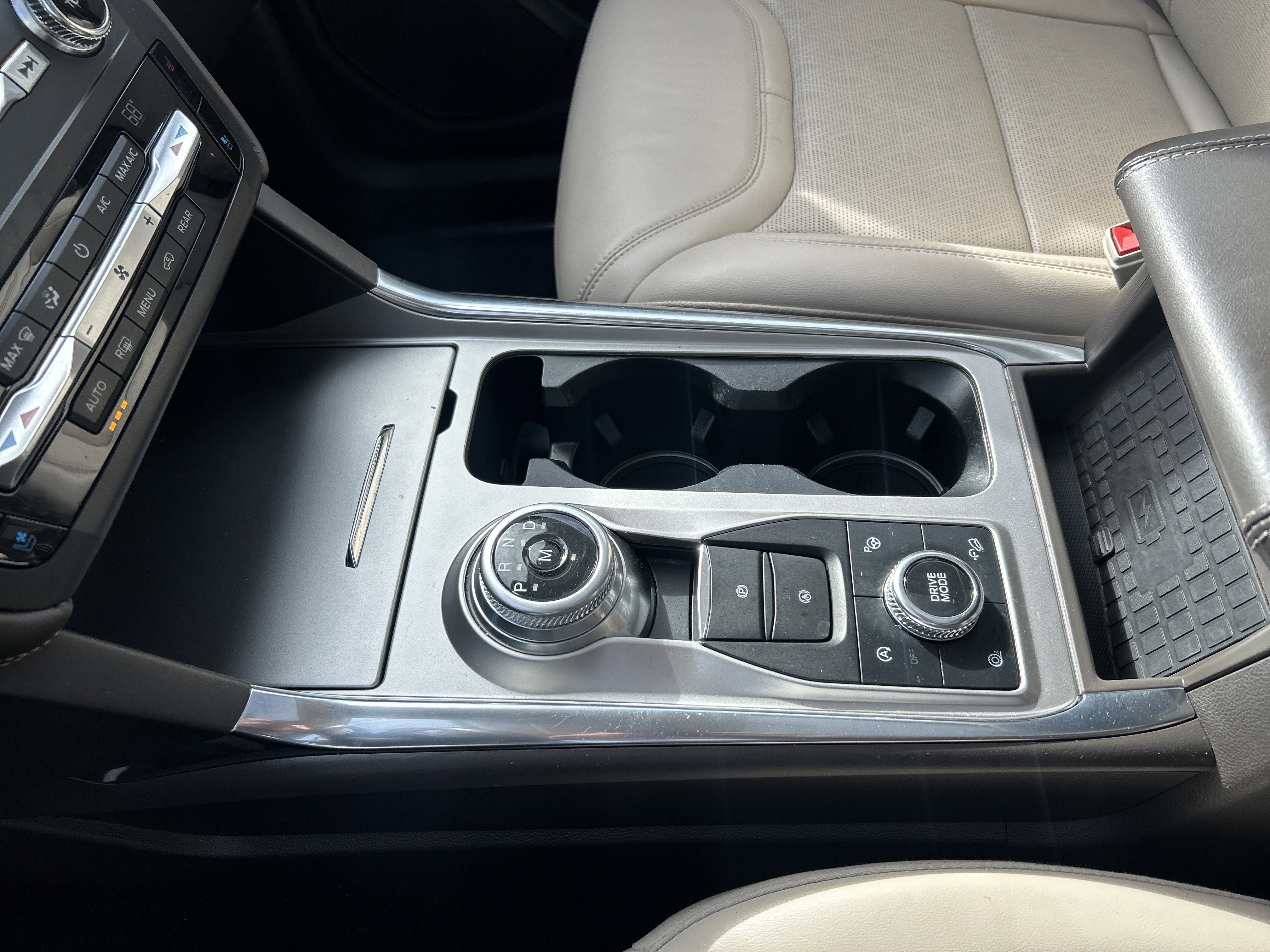 Certified 2020 Ford Explorer Platinum w/ Premium Technology Package image 24