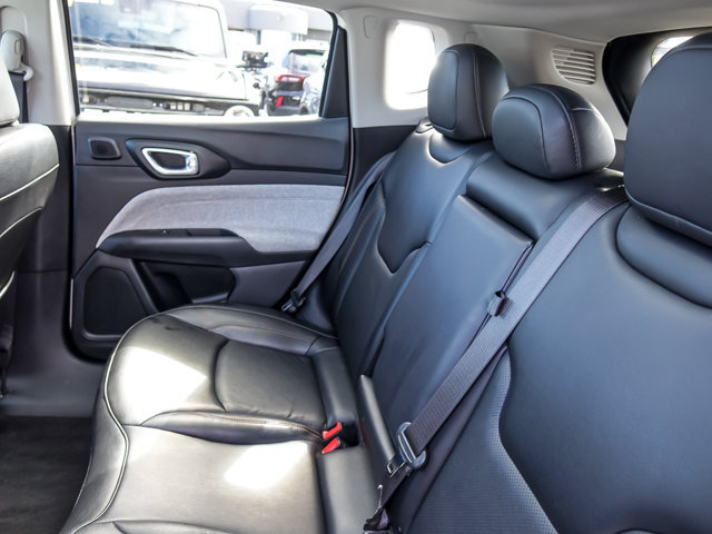 Used 2022 Jeep Compass Latitude w/ Sun and Sound Group AWD/4WD image 14