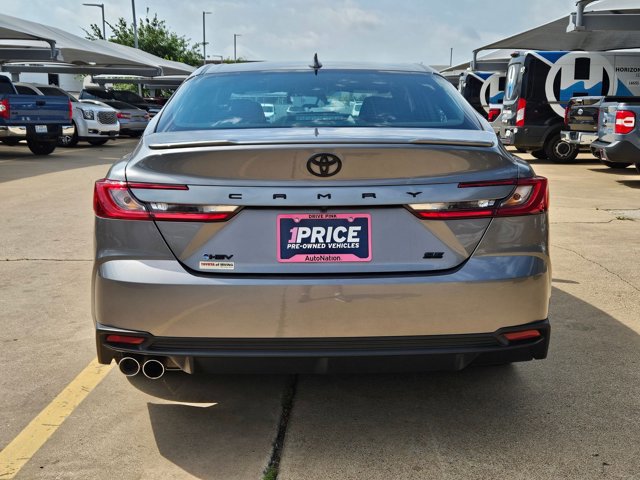 Used 2025 Toyota Camry SE image 7