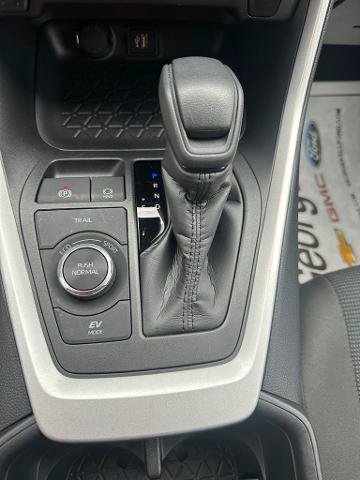 Used 2025 Toyota RAV4 LE AWD/4WD image 13