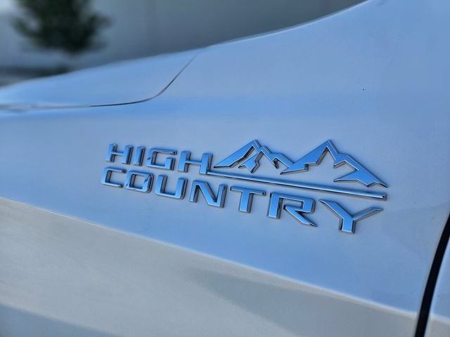 Used 2025 Chevrolet Tahoe High Country AWD/4WD image 6