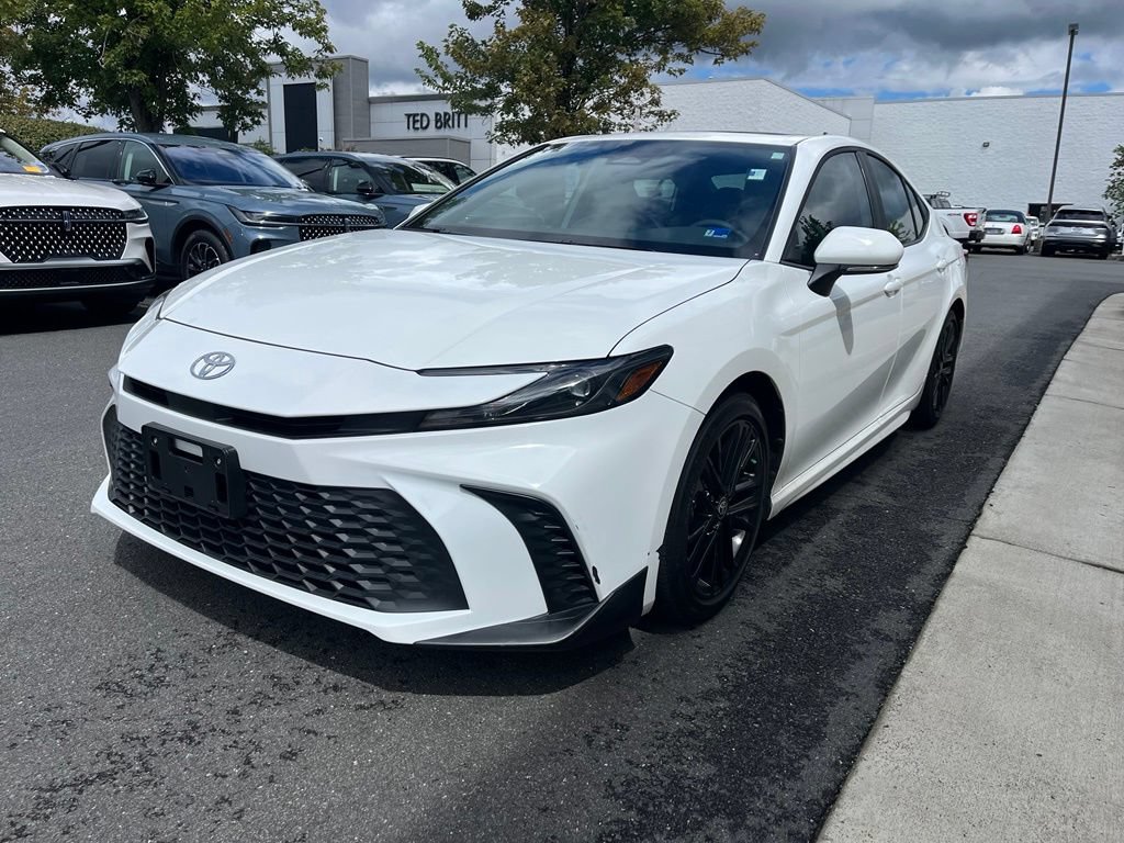 Used 2025 Toyota Camry SE w/ Multimedia Upgrade Package FWD image 3