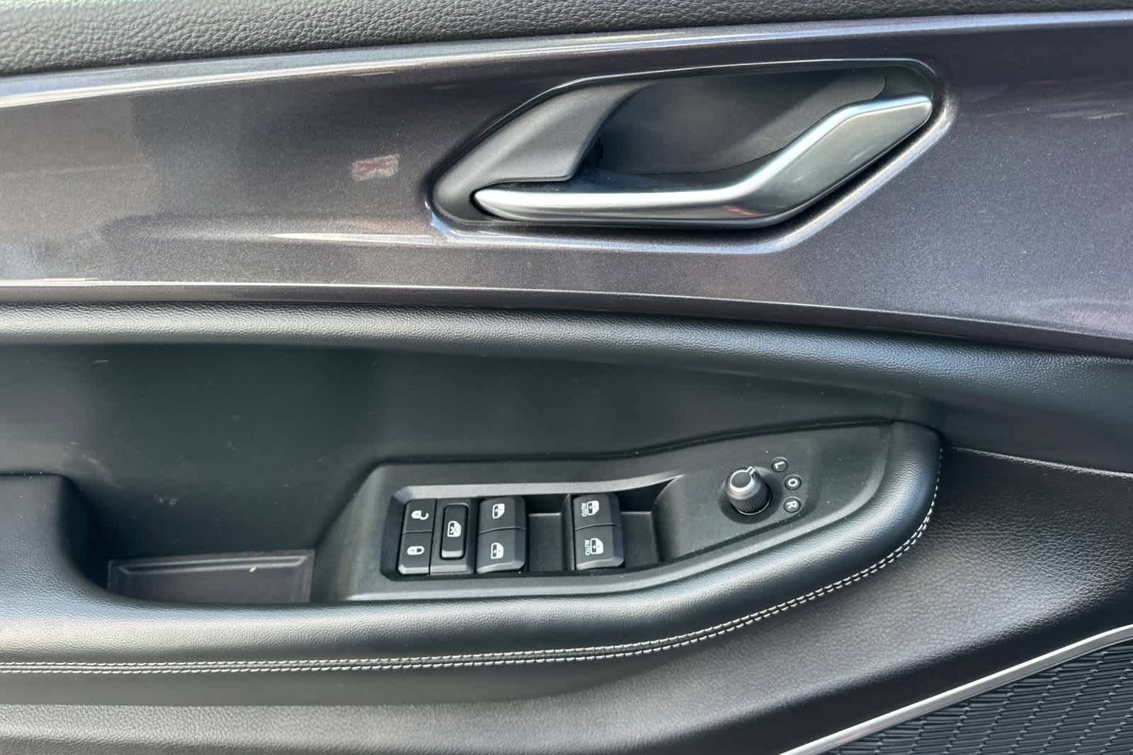Used 2021 Jeep Grand Cherokee L Laredo RWD image 12