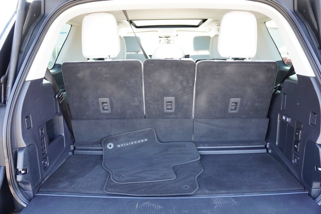 Certified 2025 Ford Expedition Platinum w/ Driver's Package AWD/4WD image 24