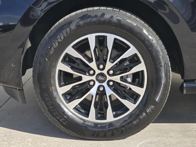 Certified 2025 Ford Expedition Platinum AWD/4WD image 14