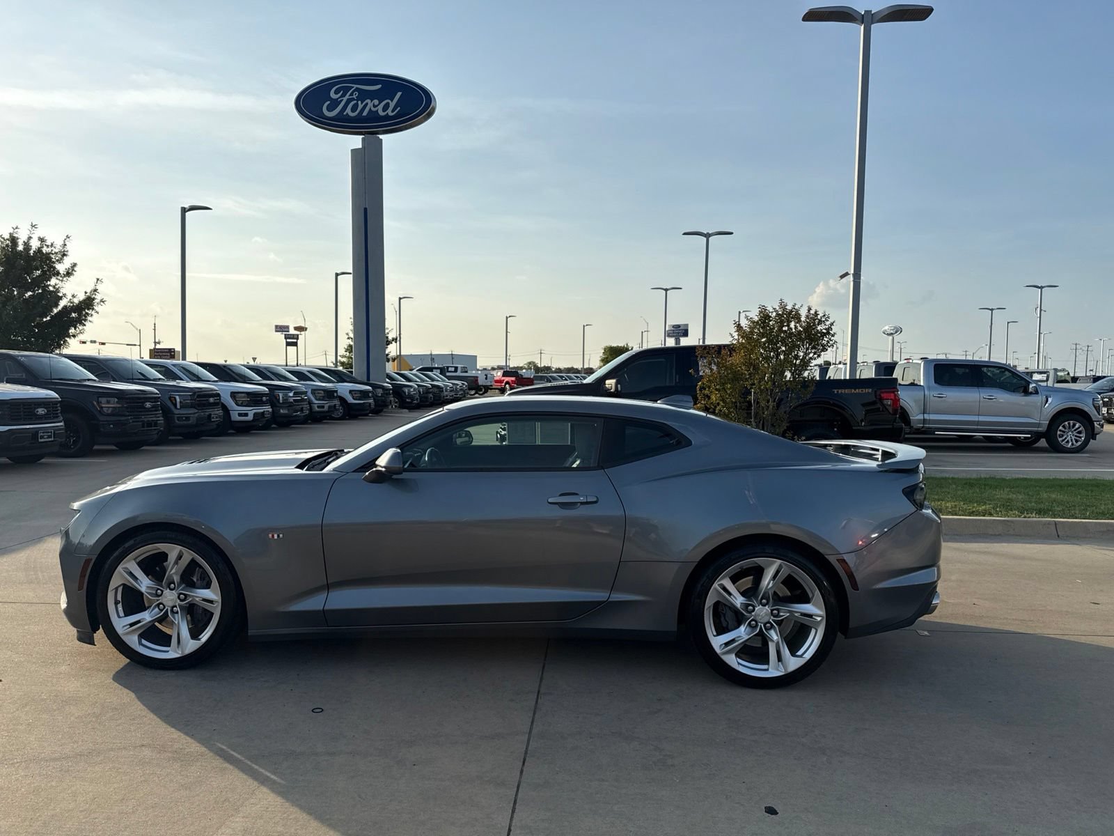 Used 2020 Chevrolet Camaro SS RWD image 2