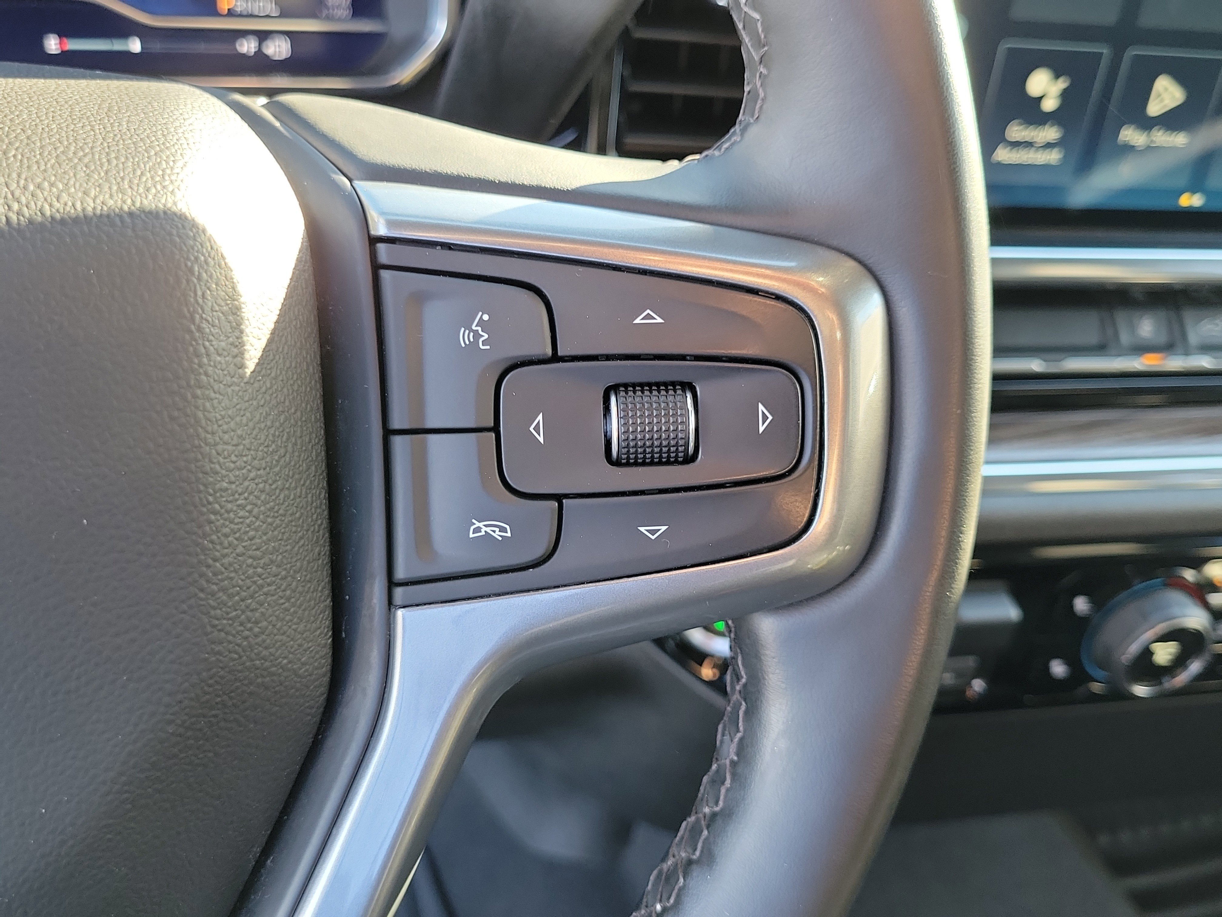 Used 2025 Chevrolet Silverado 2500 LT w/ Convenience Package image 8