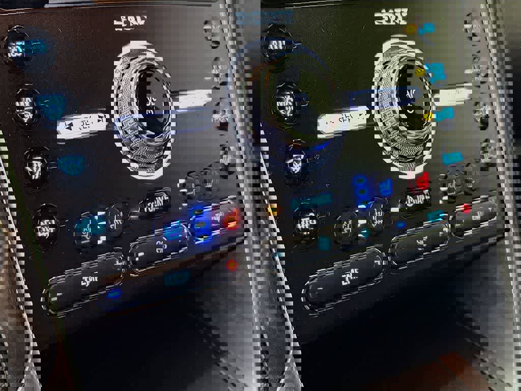 Certified 2019 Ford Explorer Limited w/ Ford Safe & Smart Package image 19