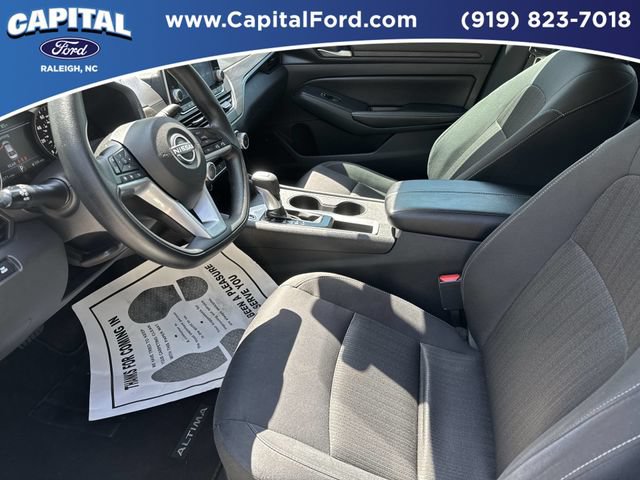 Used 2025 Nissan Altima 2.5 SV FWD image 19