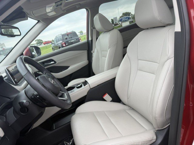 Used 2023 Nissan Rogue SL AWD/4WD image 13