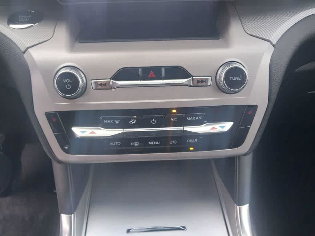 Certified 2023 Ford Explorer XLT w/ Equipment Group 202A AWD/4WD image 8