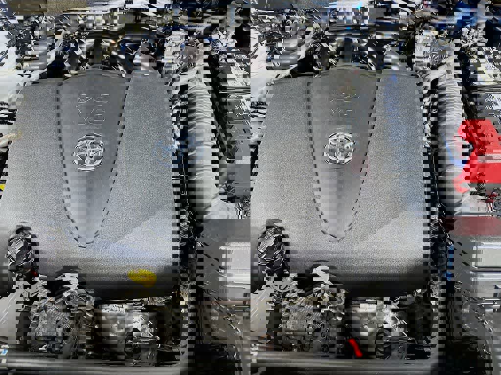 Used 2020 Toyota Highlander XLE image 12