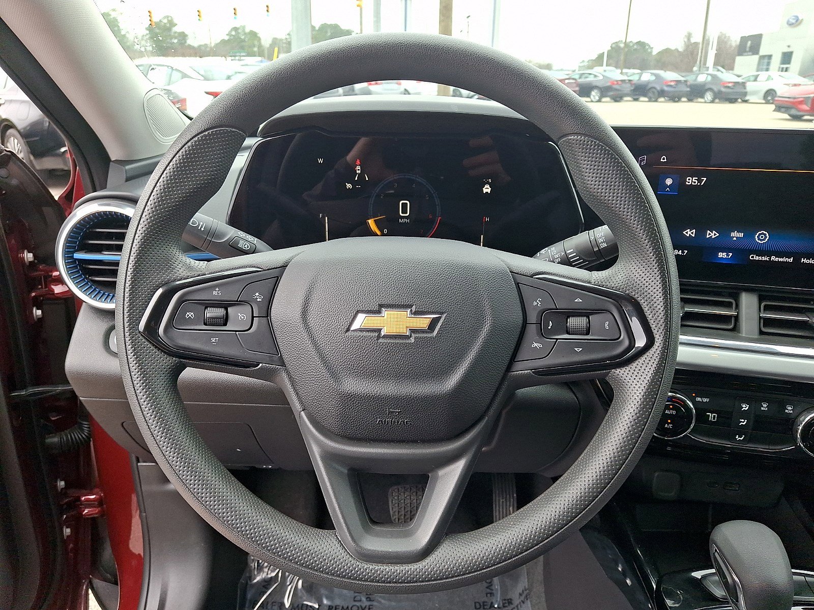 Used 2025 Chevrolet Trax LT image 18