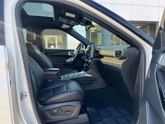 Certified 2022 Ford Explorer Platinum w/ Equipment Group 601A image 43