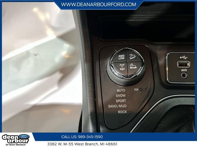 Used 2019 Jeep Cherokee Trailhawk AWD/4WD image 16