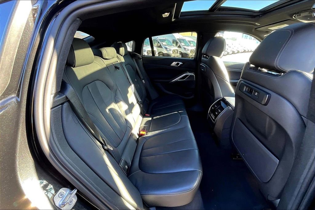 Used 2022 BMW X6 xDrive40i w/ M Sport Package image 26