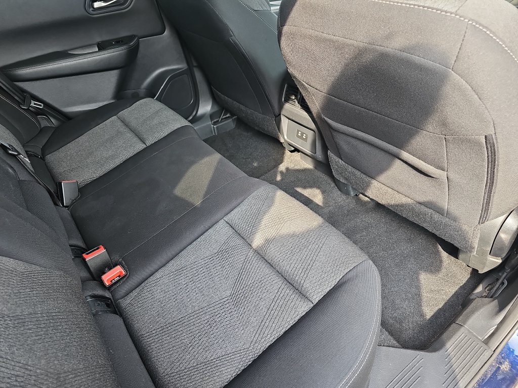 Used 2024 Nissan Rogue SV FWD image 11