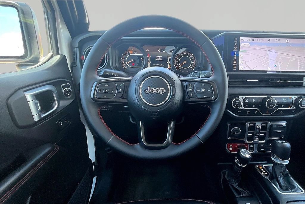 Used 2025 Jeep Wrangler Unlimited Rubicon w/ Convenience Group AWD/4WD image 5