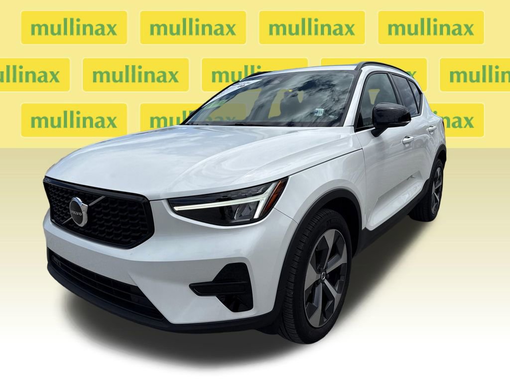 Used 2024 Volvo XC40 B5 Core image 5