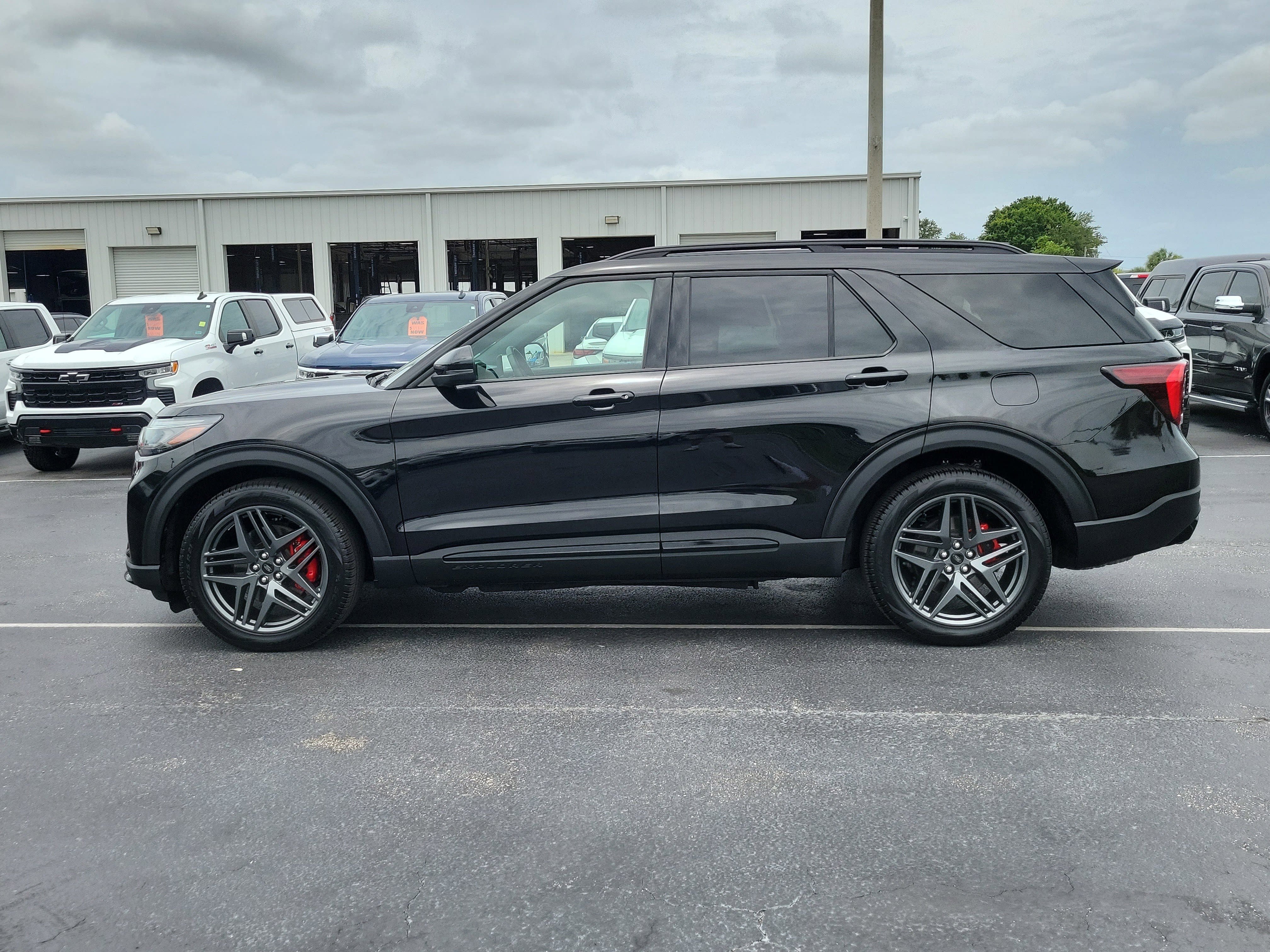 Certified 2025 Ford Explorer ST w/ Sun And Sound Package AWD/4WD image 6