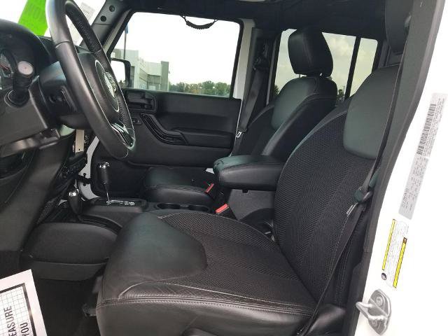 Used 2017 Jeep Wrangler Unlimited Sahara AWD/4WD image 12