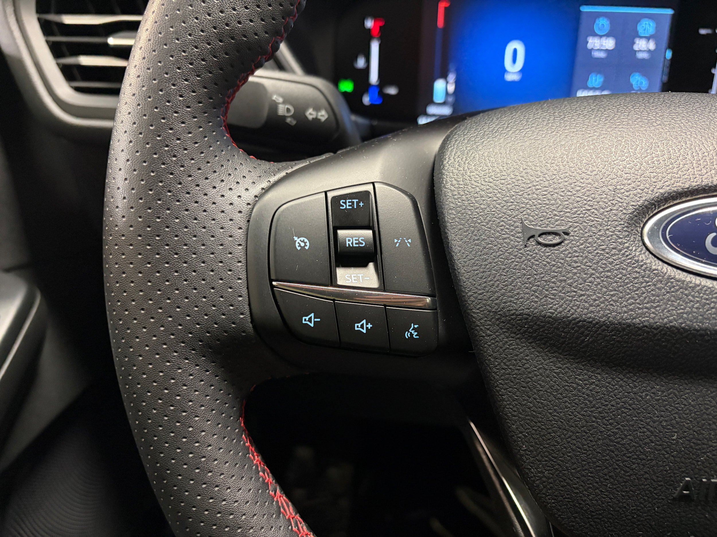 Certified 2025 Ford Escape ST-Line Select AWD/4WD image 18